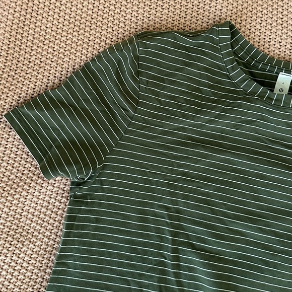 Lululemon Love Crew Short Sleeve T-shirt in Olive Green, US Women’s Size 4 - Picture 4 of 9